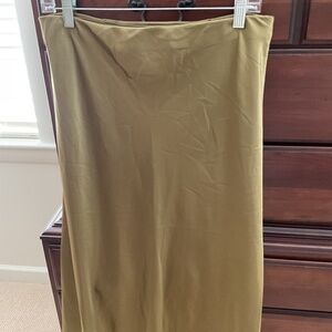 Green satin like mid length skirt
